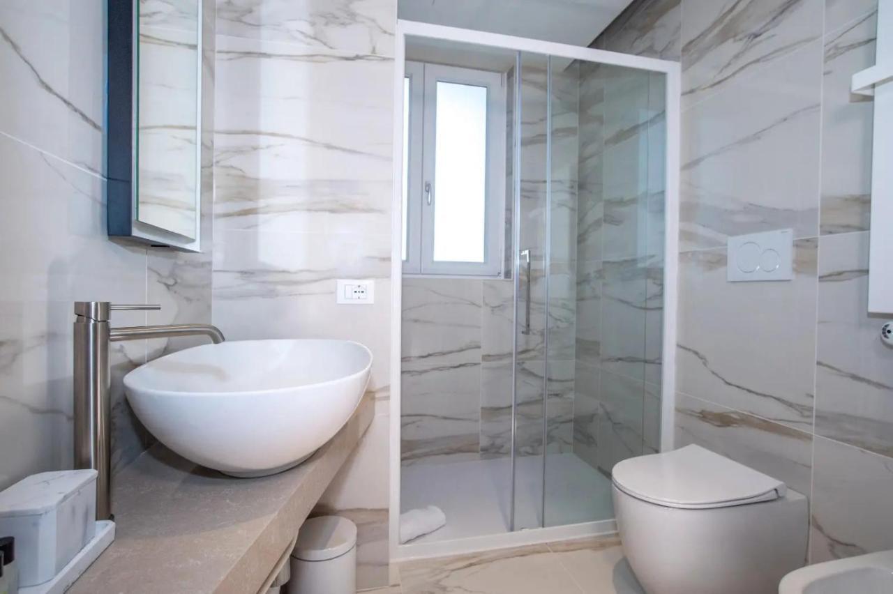 Jacuzzi Suite Home By Enjoy Garda Hotel Πεσκιέρα ντελ Γκάρντα Εξωτερικό φωτογραφία