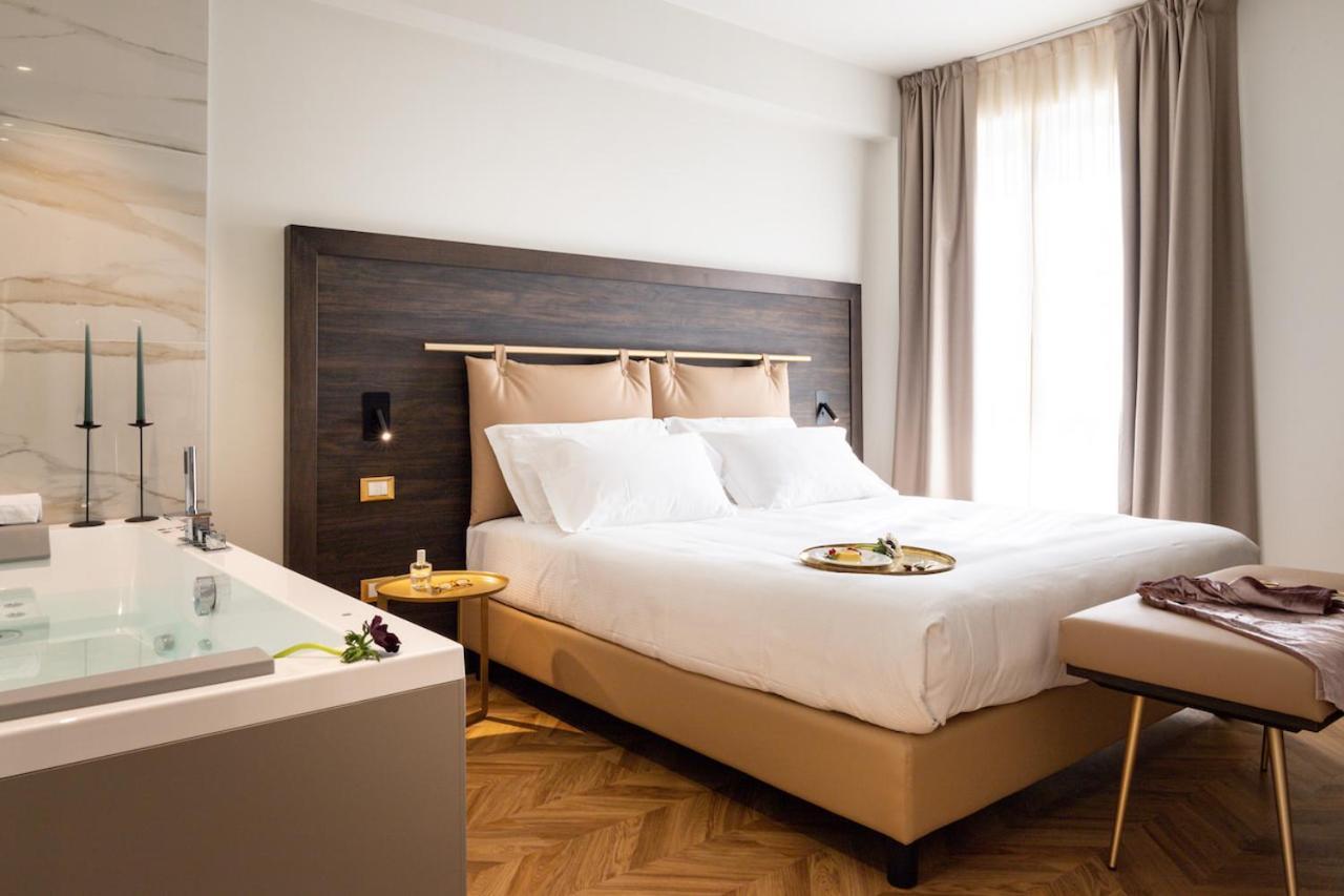 Jacuzzi Suite Home By Enjoy Garda Hotel Πεσκιέρα ντελ Γκάρντα Εξωτερικό φωτογραφία
